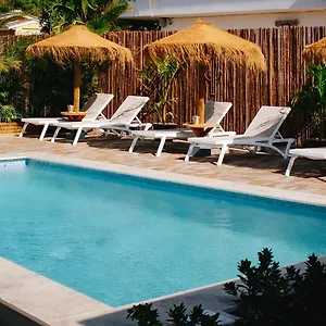 resort-tiki-blou-mini-centraal-gelegen-tussen-mambo.comcaribbean.com/